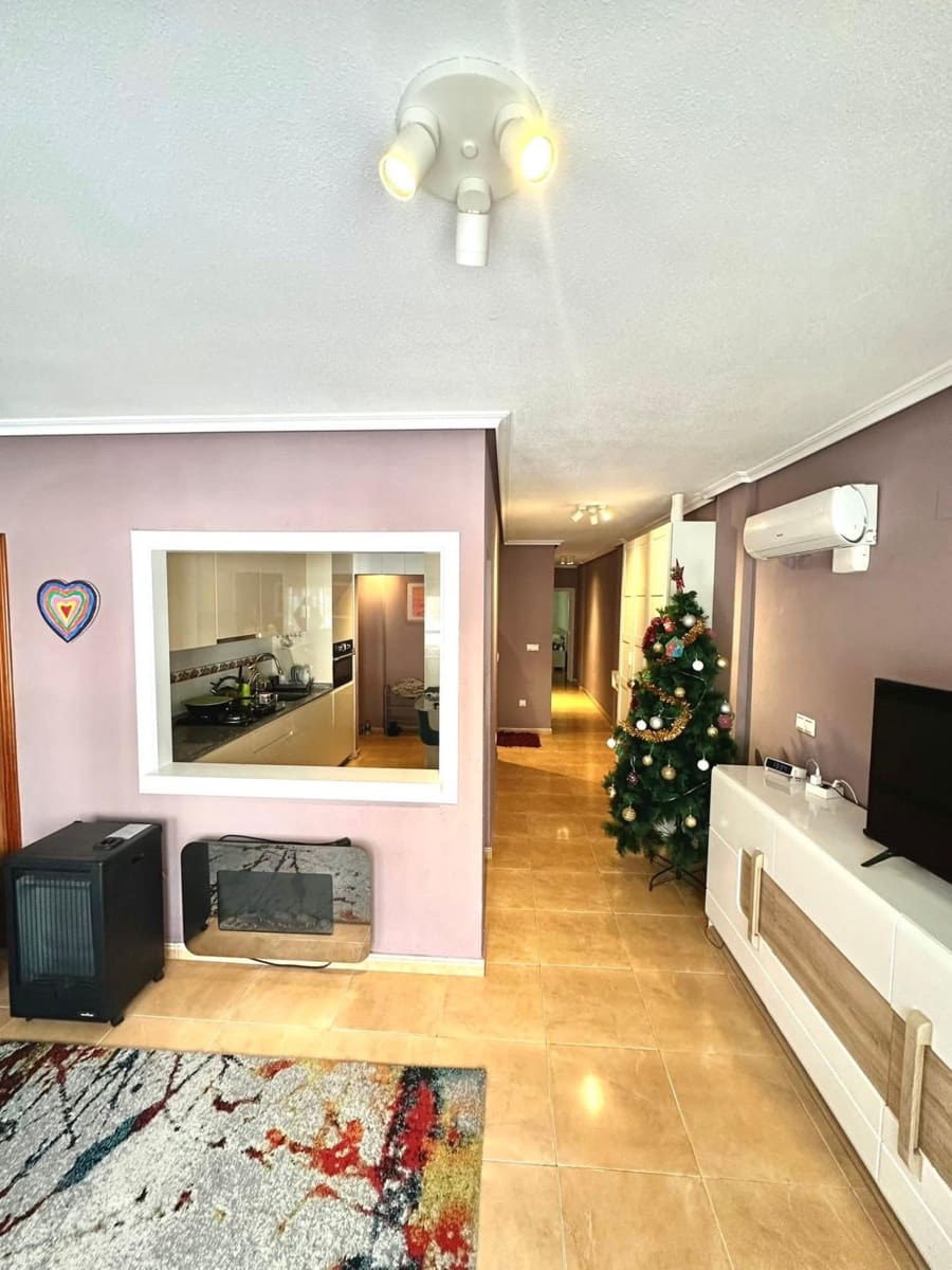 2 makuuhuone Huoneisto myytävänä paikassa Torrevieja - 156 000 € (Ref: 9843785)