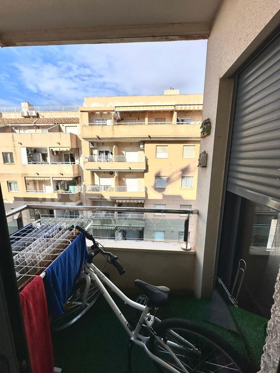 2 makuuhuone Huoneisto myytävänä paikassa Torrevieja - 156 000 € (Ref: 9843785)