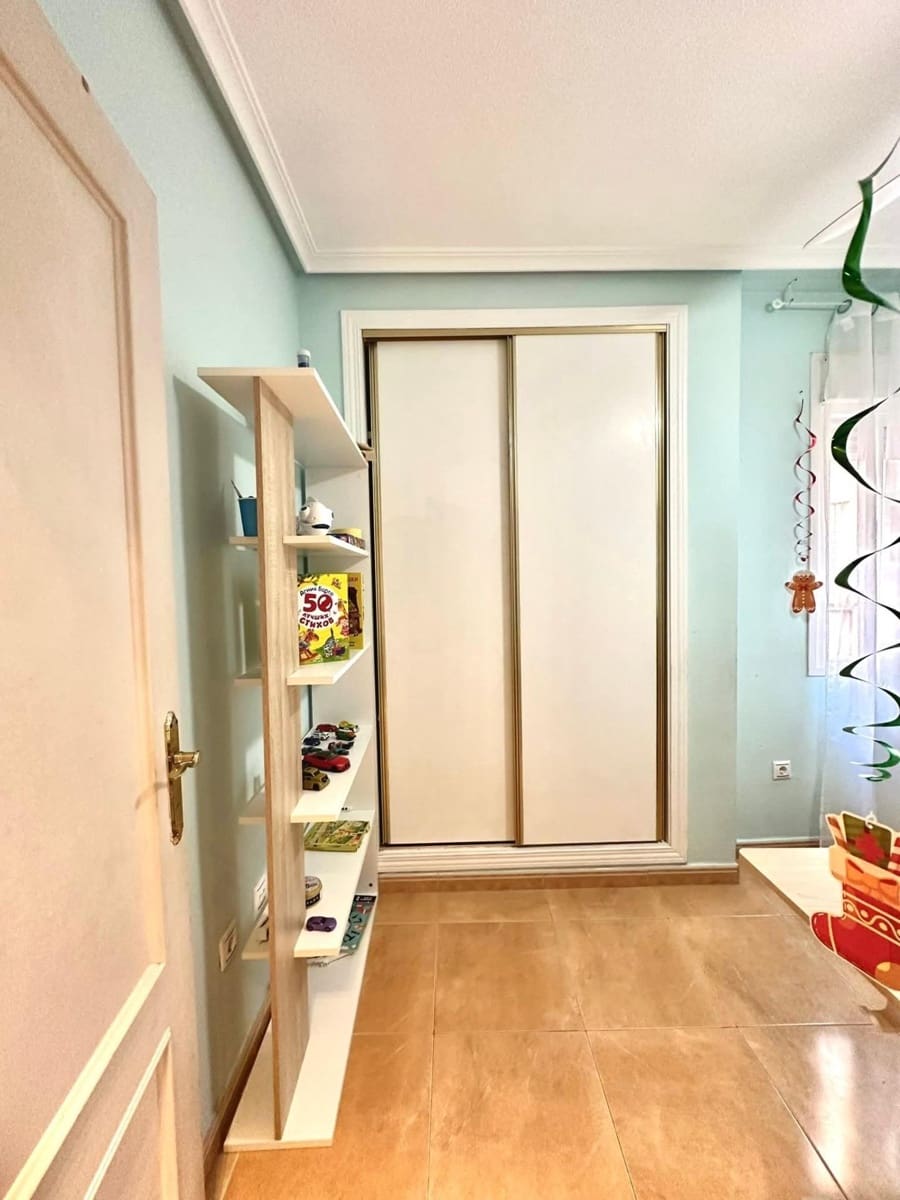 2 makuuhuone Huoneisto myytävänä paikassa Torrevieja - 156 000 € (Ref: 9843785)