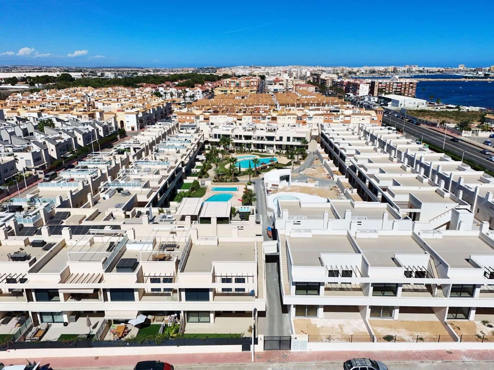 2 chambre Appartement à vendre à Torrevieja avec piscine - 339 000 € (Ref: 9843787)