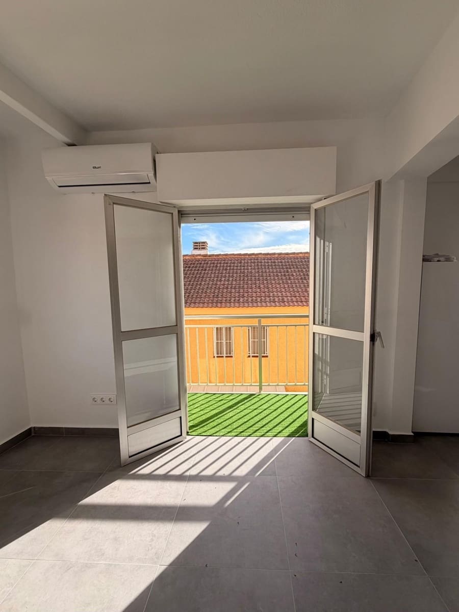 2 bedroom Apartment for sale in Pilar de la Horadada - € 142,000 (Ref: 9843789)