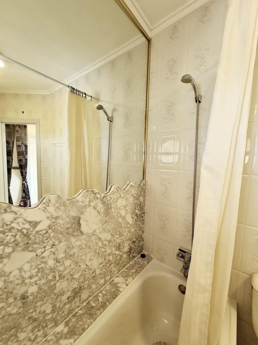 2 soveværelse Lejlighed til salg i Torrevieja med swimmingpool - € 185.900 (Ref: 9843791)