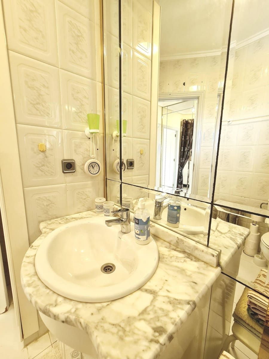 2 soveværelse Lejlighed til salg i Torrevieja med swimmingpool - € 185.900 (Ref: 9843791)