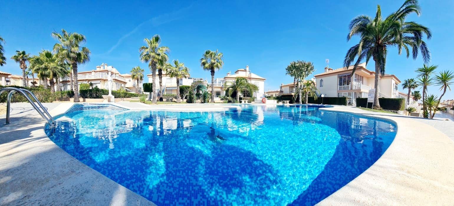 2 soveværelse Lejlighed til salg i Torrevieja med swimmingpool - € 185.900 (Ref: 9843791)