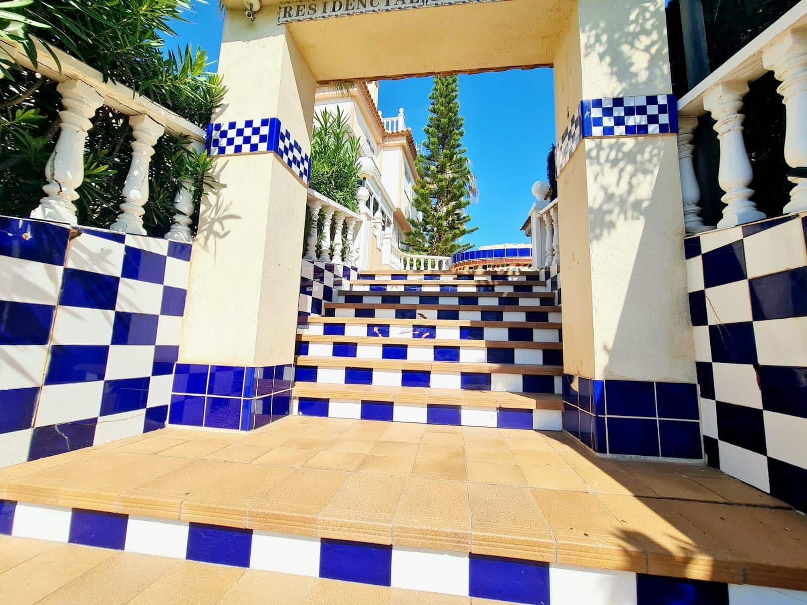 2 soveværelse Lejlighed til salg i Torrevieja med swimmingpool - € 185.900 (Ref: 9843791)