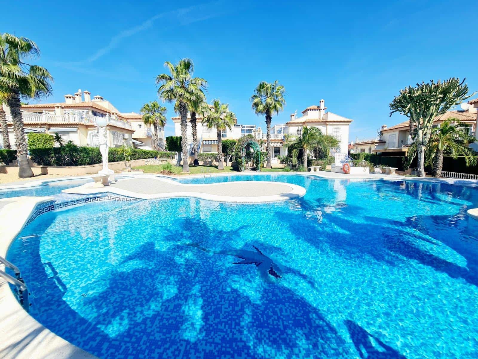 2 soveværelse Lejlighed til salg i Torrevieja med swimmingpool - € 185.900 (Ref: 9843791)
