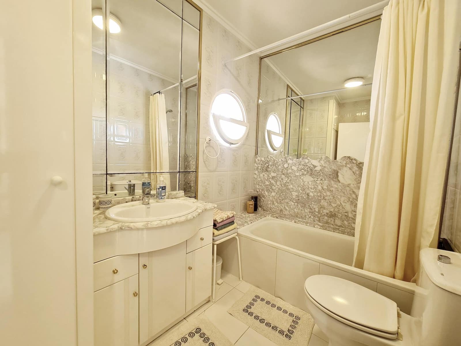 2 soveværelse Lejlighed til salg i Torrevieja med swimmingpool - € 185.900 (Ref: 9843791)