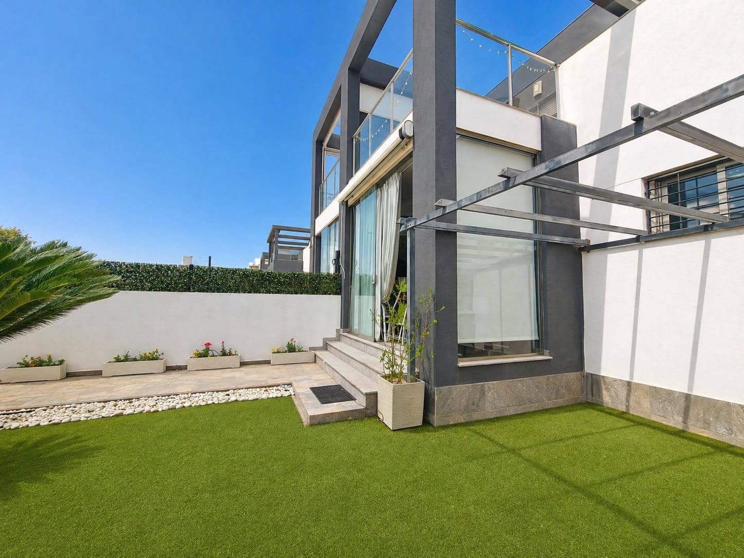 3 soveværelse Rækkehus til salg i Torrevieja med swimmingpool - € 339.000 (Ref: 9851803)