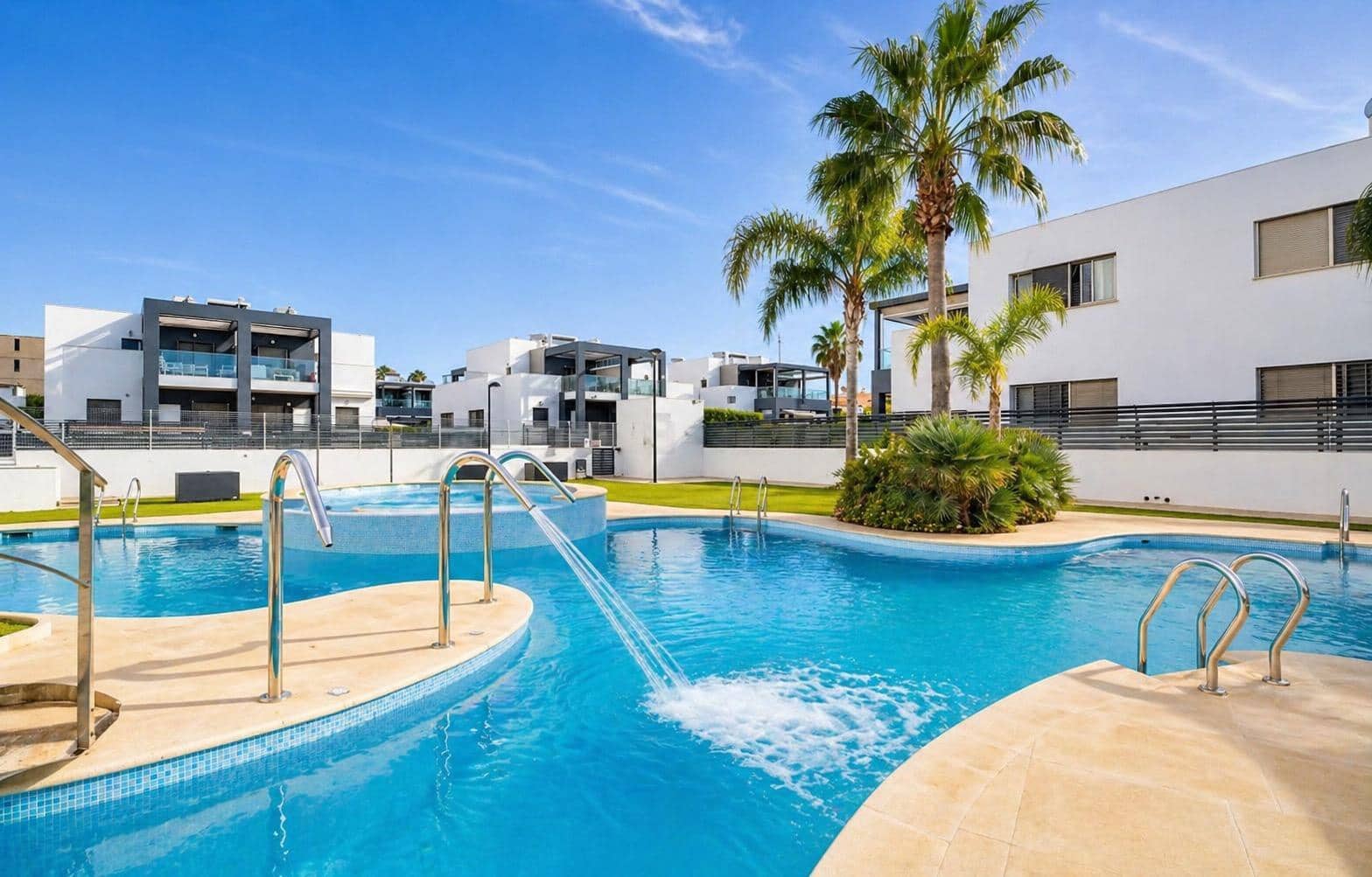 3 soveværelse Rækkehus til salg i Torrevieja med swimmingpool - € 339.000 (Ref: 9851803)