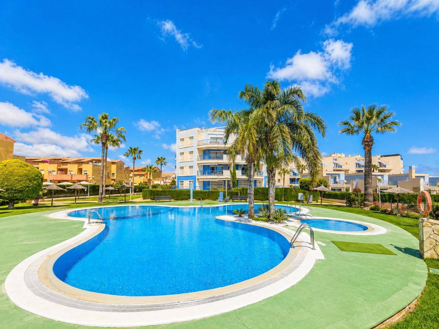 2 soveværelse Strandlejlighed til salg i Campoamor med swimmingpool - € 299.000 (Ref: 9855524)