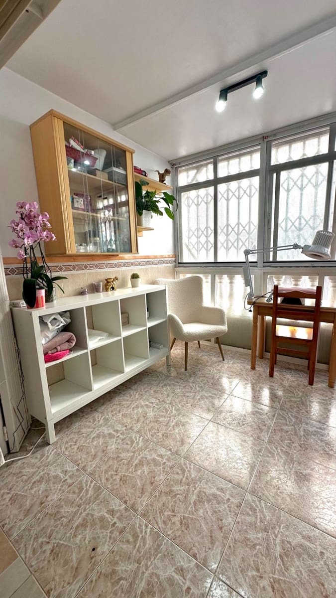 2 soveværelse Lejlighed til salg i Torrevieja med swimmingpool - € 135.000 (Ref: 9884850)