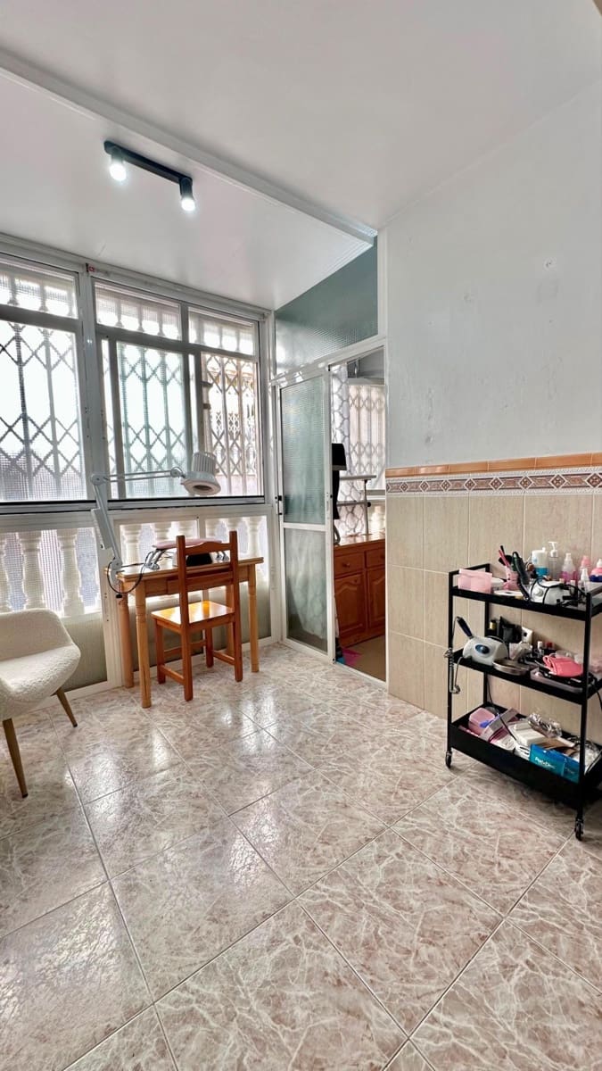2 soveværelse Lejlighed til salg i Torrevieja med swimmingpool - € 135.000 (Ref: 9884850)
