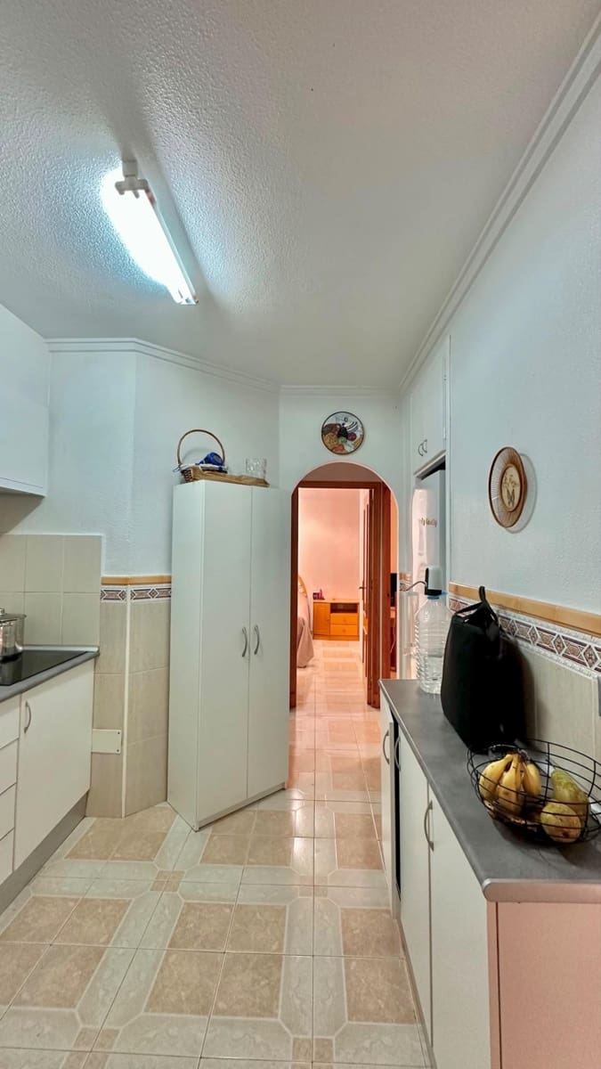 2 soveværelse Lejlighed til salg i Torrevieja med swimmingpool - € 135.000 (Ref: 9884850)