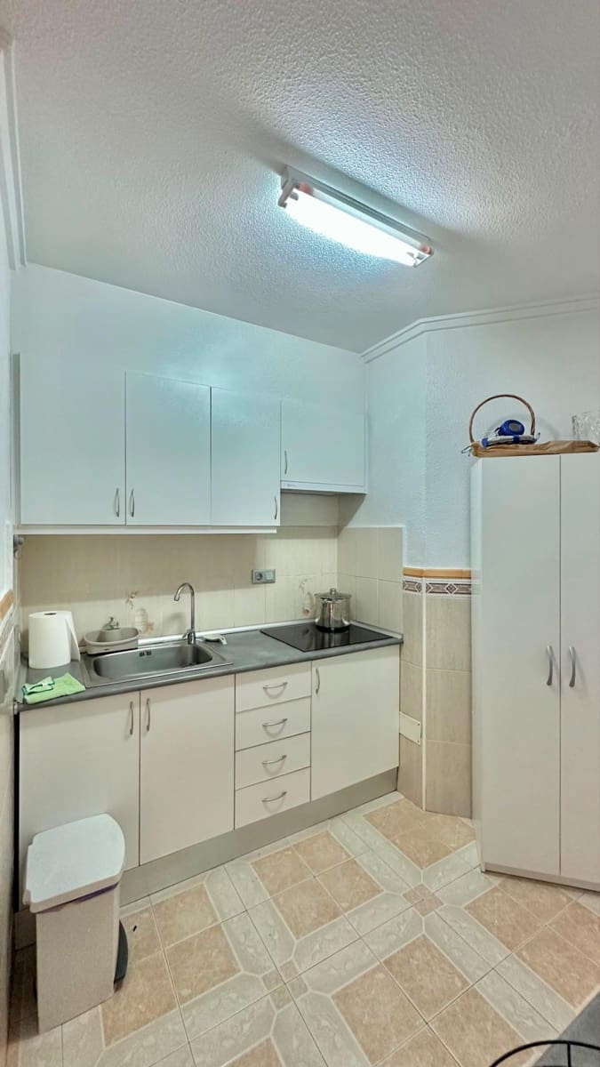 2 soveværelse Lejlighed til salg i Torrevieja med swimmingpool - € 135.000 (Ref: 9884850)