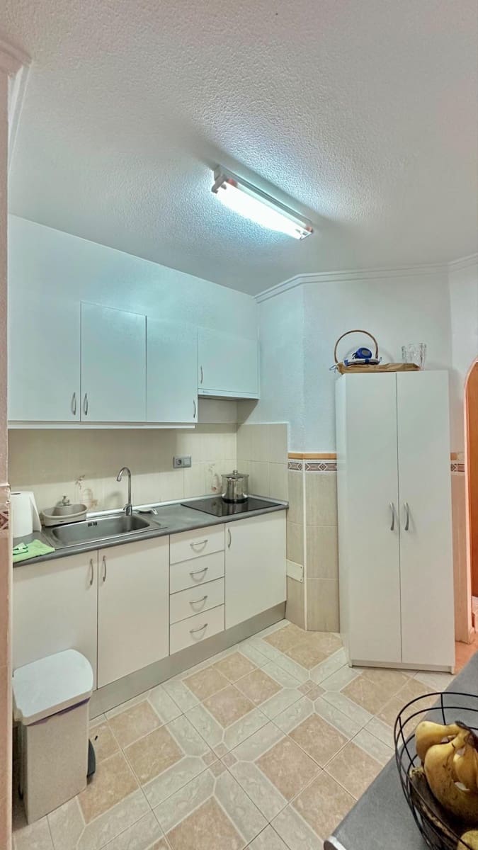 2 soveværelse Lejlighed til salg i Torrevieja med swimmingpool - € 135.000 (Ref: 9884850)