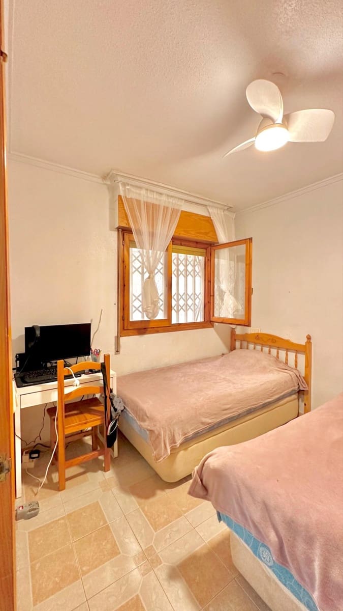 2 soveværelse Lejlighed til salg i Torrevieja med swimmingpool - € 135.000 (Ref: 9884850)