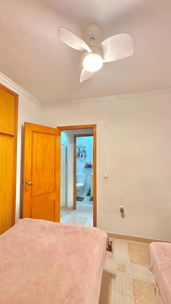 2 soveværelse Lejlighed til salg i Torrevieja med swimmingpool - € 135.000 (Ref: 9884850)