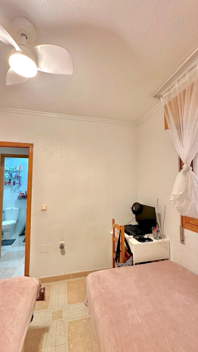 2 soveværelse Lejlighed til salg i Torrevieja med swimmingpool - € 135.000 (Ref: 9884850)