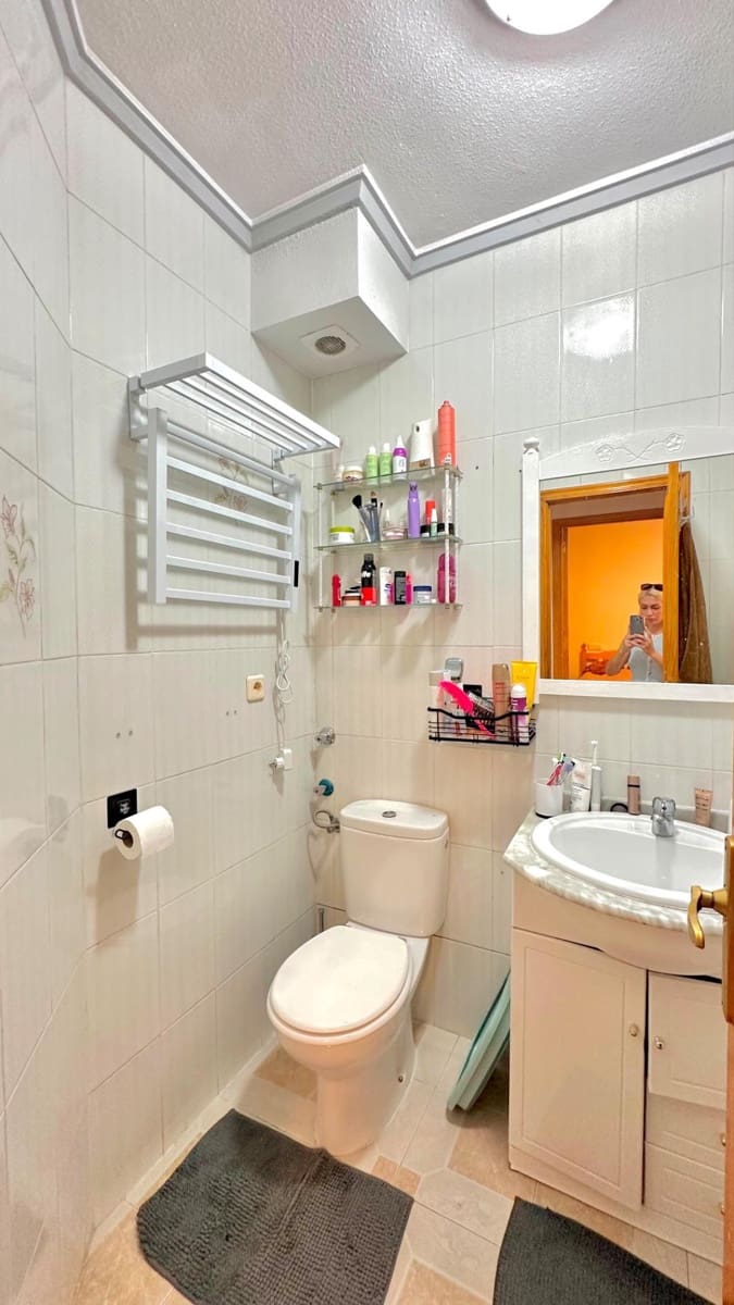 2 soveværelse Lejlighed til salg i Torrevieja med swimmingpool - € 135.000 (Ref: 9884850)