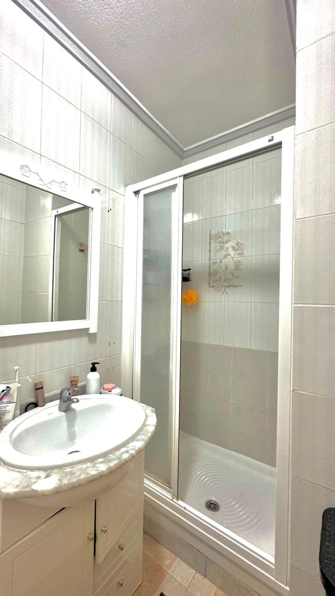 2 soveværelse Lejlighed til salg i Torrevieja med swimmingpool - € 135.000 (Ref: 9884850)