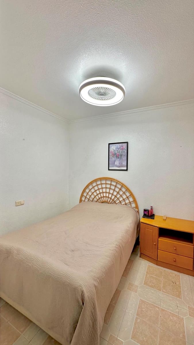 2 soveværelse Lejlighed til salg i Torrevieja med swimmingpool - € 135.000 (Ref: 9884850)