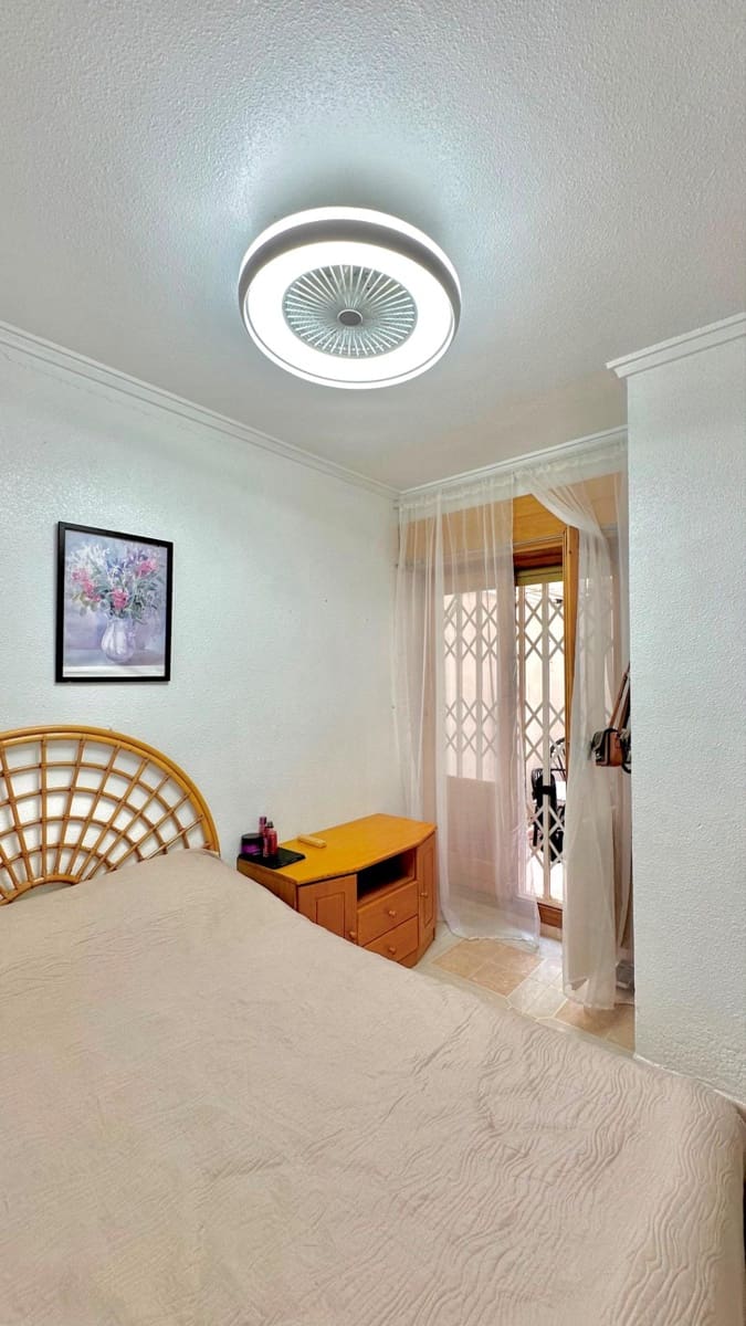 2 soveværelse Lejlighed til salg i Torrevieja med swimmingpool - € 135.000 (Ref: 9884850)