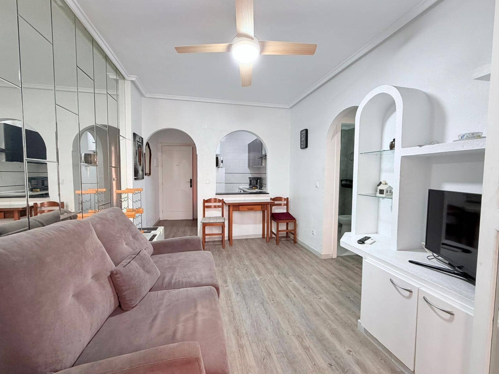 Apartamento de 1 habitación en Torrevieja en venta con piscina - 95.000 € (Ref: 9938249)