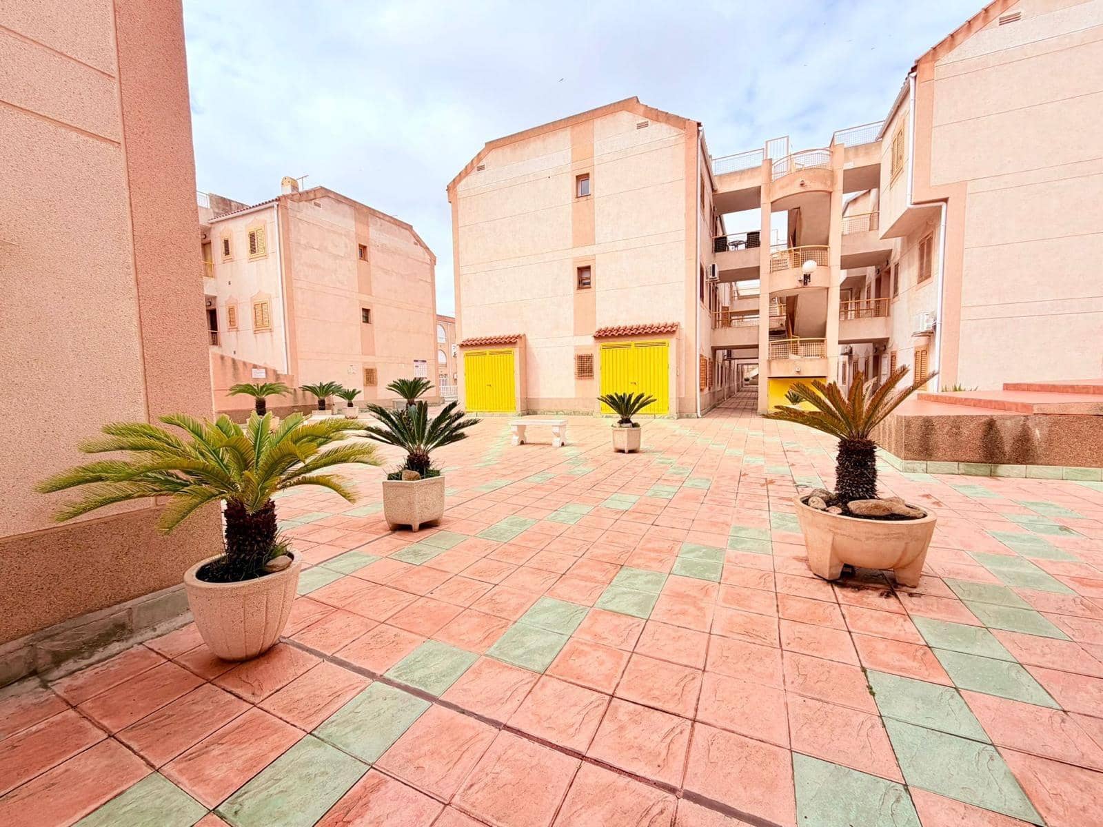 Apartamento de 1 habitación en Torrevieja en venta con piscina - 95.000 € (Ref: 9938249)