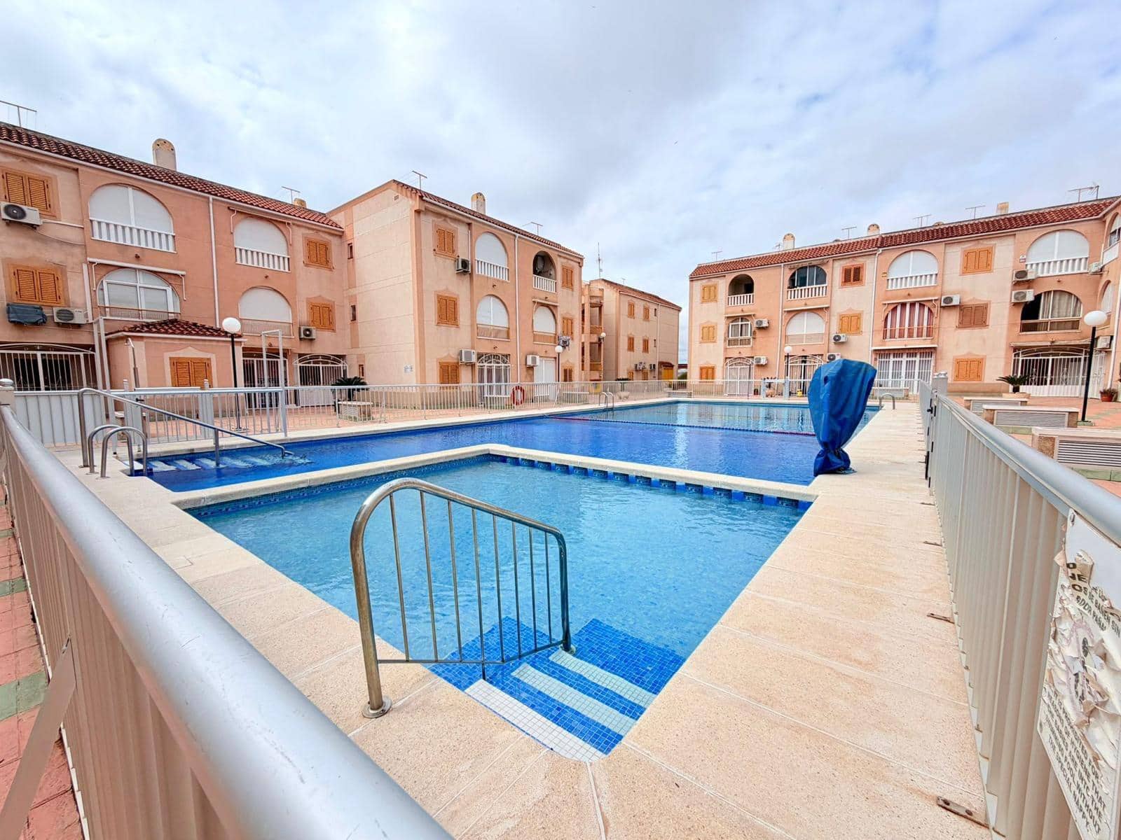 Apartamento de 1 habitación en Torrevieja en venta con piscina - 95.000 € (Ref: 9938249)