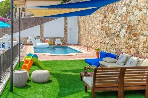 5 soveværelse Villa til salg i Lloret de Mar med swimmingpool - € 550.000 (Ref: 9715214)