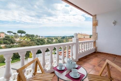 5 soveværelse Villa til salg i Lloret de Mar med swimmingpool - € 550.000 (Ref: 9715214)