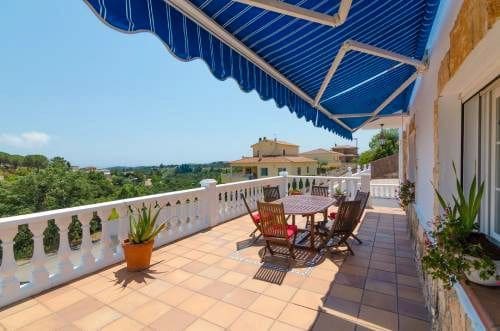 5 soveværelse Villa til salg i Lloret de Mar med swimmingpool - € 550.000 (Ref: 9715214)