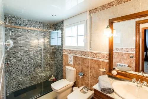 5 soveværelse Villa til salg i Lloret de Mar med swimmingpool - € 550.000 (Ref: 9715214)