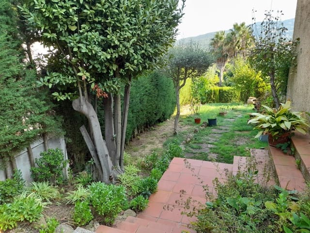 4 soveværelse Villa til salg i Fenals, Lloret de Mar med garage - € 559.000 (Ref: 9715215)