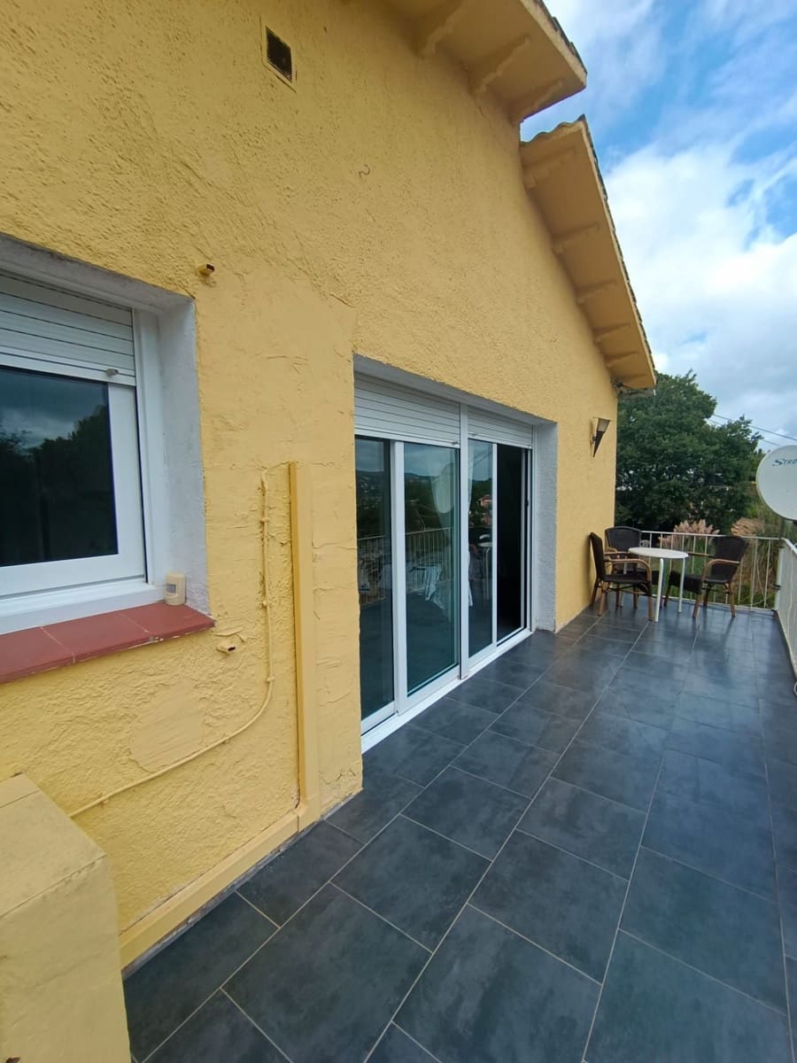 3 bedroom Villa for sale in Lloret de Mar with pool garage - € 270,000 (Ref: 9715217)