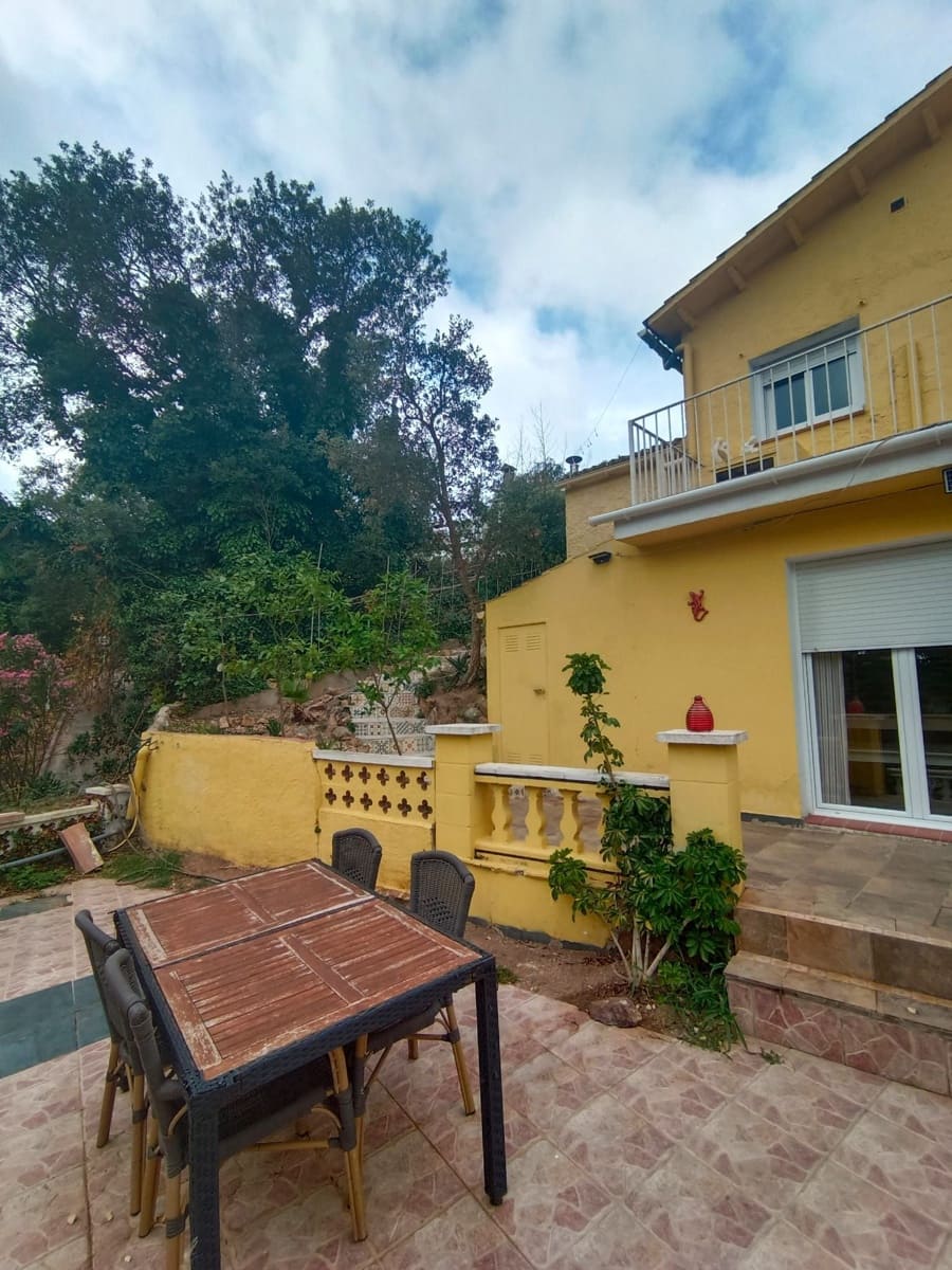 3 bedroom Villa for sale in Lloret de Mar with pool garage - € 270,000 (Ref: 9715217)