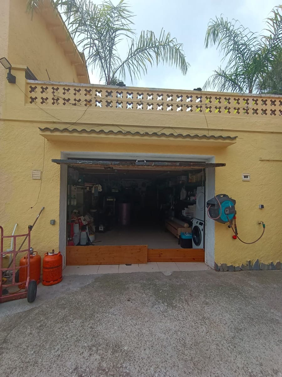 3 bedroom Villa for sale in Lloret de Mar with pool garage - € 270,000 (Ref: 9715217)