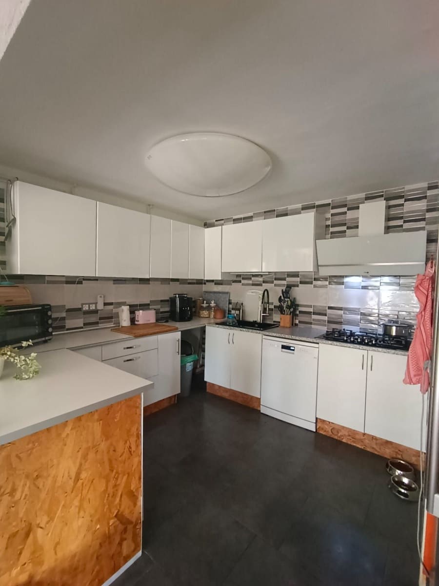 3 bedroom Villa for sale in Lloret de Mar with pool garage - € 270,000 (Ref: 9715217)