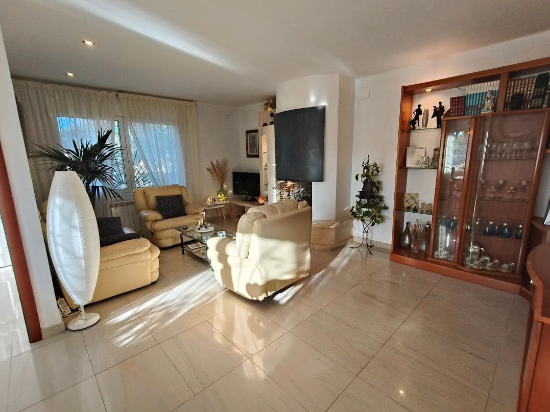 4 soveværelse Villa til salg i Macanet de la Selva - € 315.000 (Ref: 9715232)