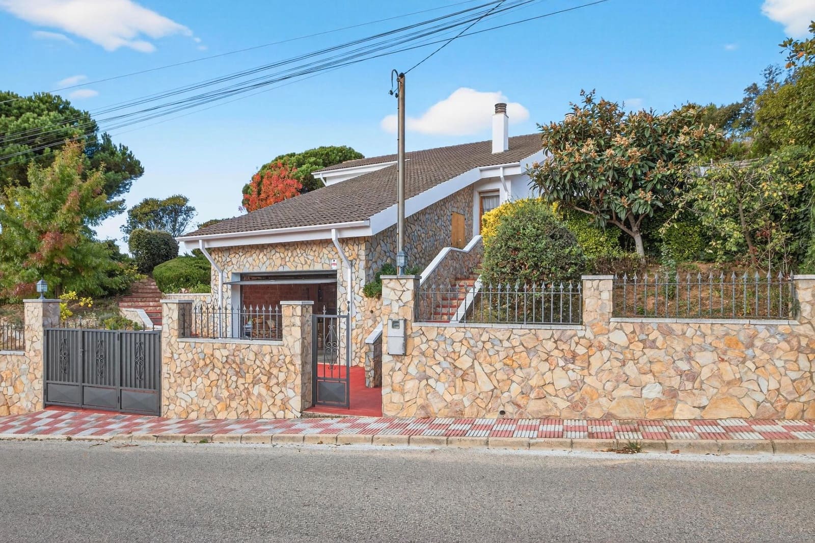 4 soverom Villa til salgs i Vidreres med garasje - € 325 000 (Ref: 9715235)