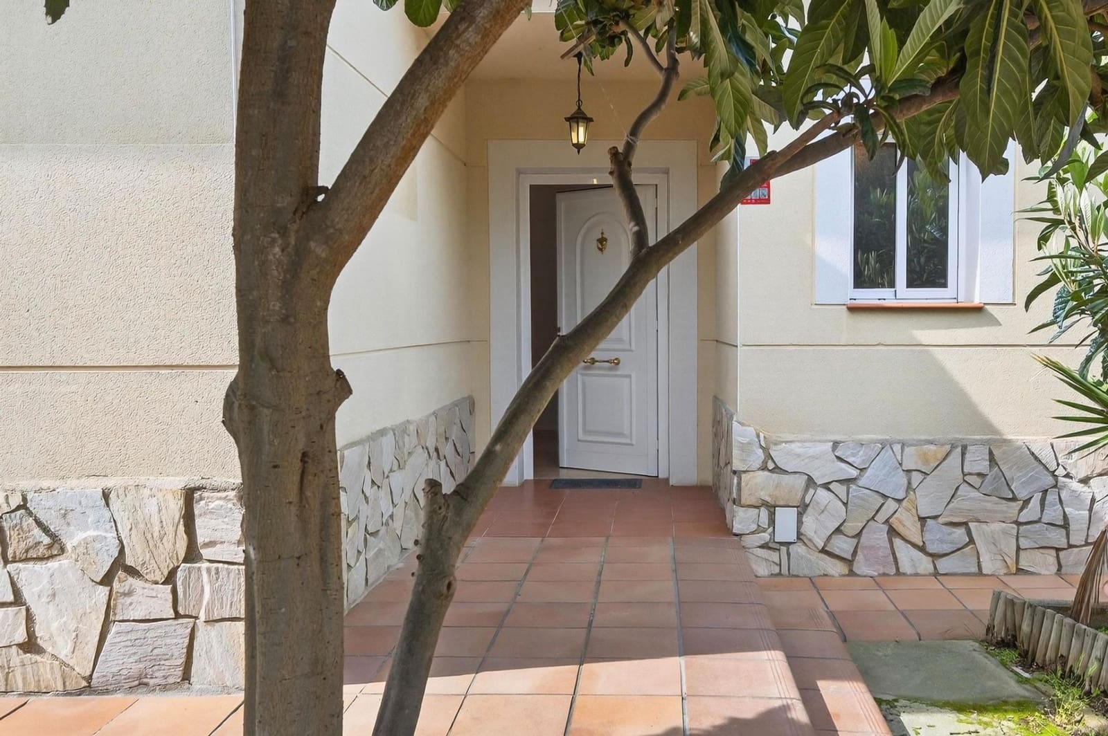 4 bedroom Villa for sale in Lloret de Mar with garage - € 269,000 (Ref: 9715237)