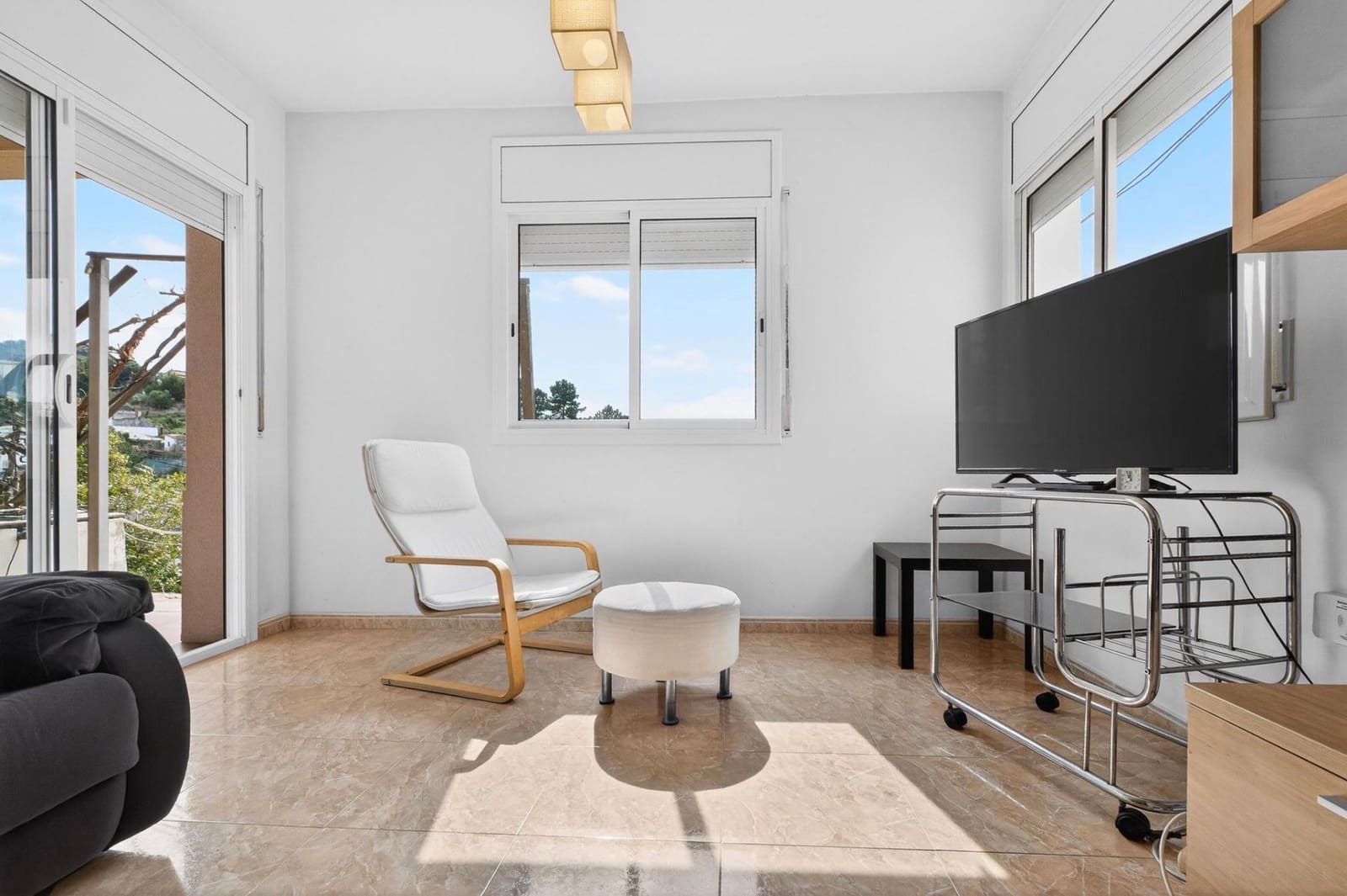 4 bedroom Villa for sale in Lloret de Mar with garage - € 269,000 (Ref: 9715237)