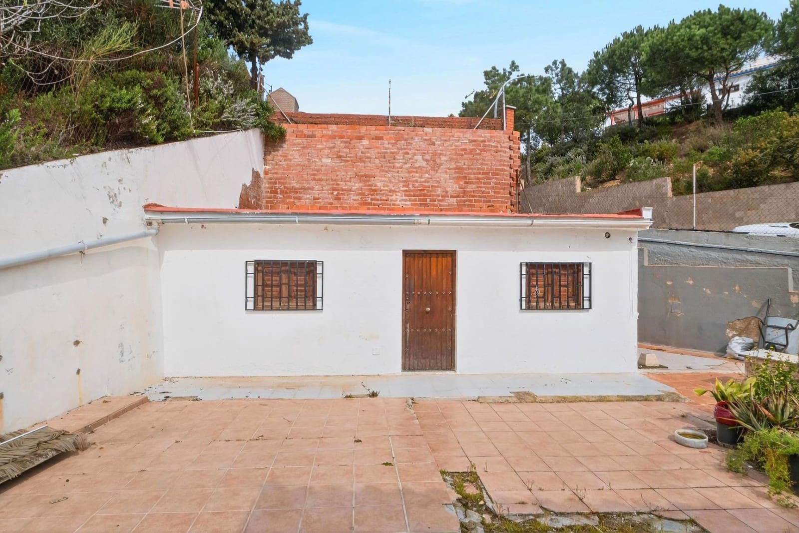 4 bedroom Villa for sale in Lloret de Mar with garage - € 269,000 (Ref: 9715237)