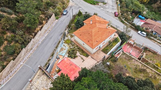 4 quarto Moradia para venda em Urbanitzacions del Nord, Lloret de Mar com garagem - 269 000 € (Ref: 9715237)