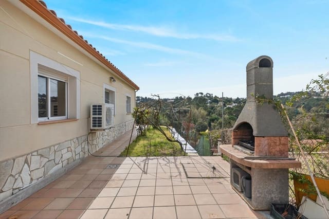 4 quarto Moradia para venda em Urbanitzacions del Nord, Lloret de Mar com garagem - 269 000 € (Ref: 9715237)