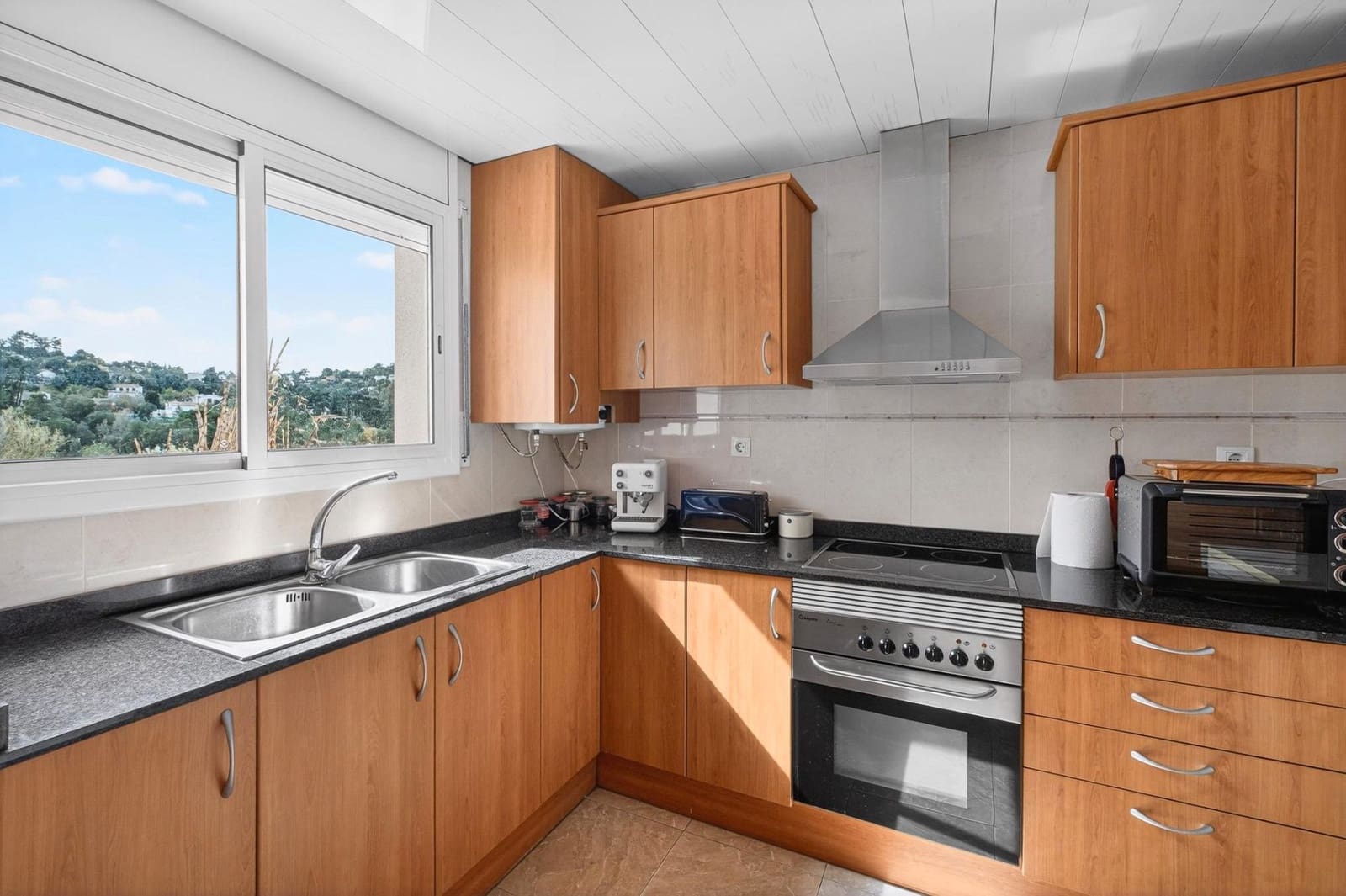 4 bedroom Villa for sale in Lloret de Mar with garage - € 269,000 (Ref: 9715237)