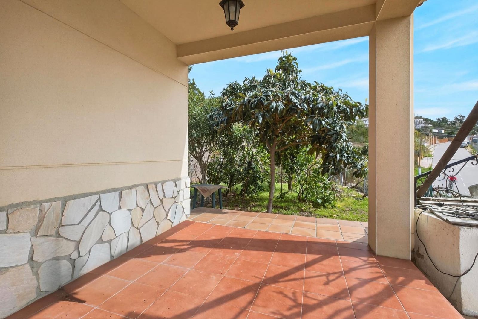 4 bedroom Villa for sale in Lloret de Mar with garage - € 269,000 (Ref: 9715237)