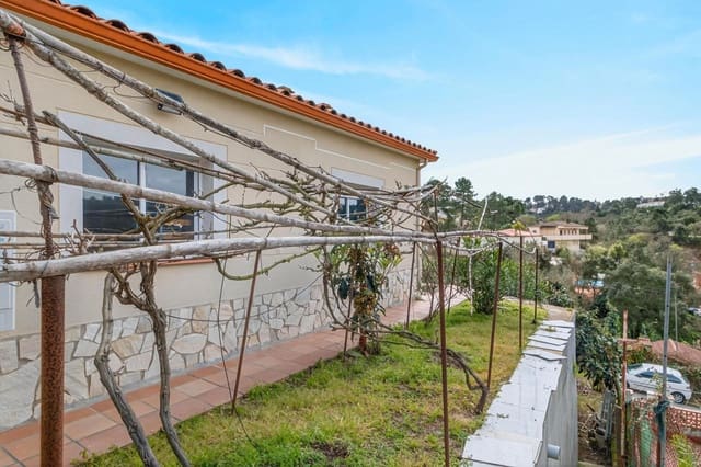 4 quarto Moradia para venda em Urbanitzacions del Nord, Lloret de Mar com garagem - 269 000 € (Ref: 9715237)