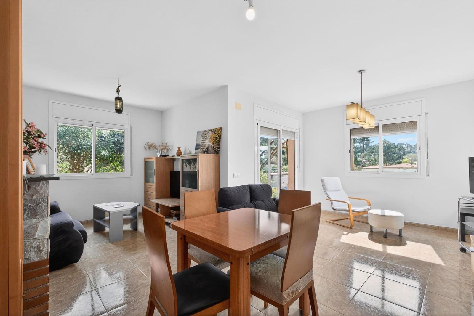 4 bedroom Villa for sale in Lloret de Mar with garage - € 269,000 (Ref: 9715237)