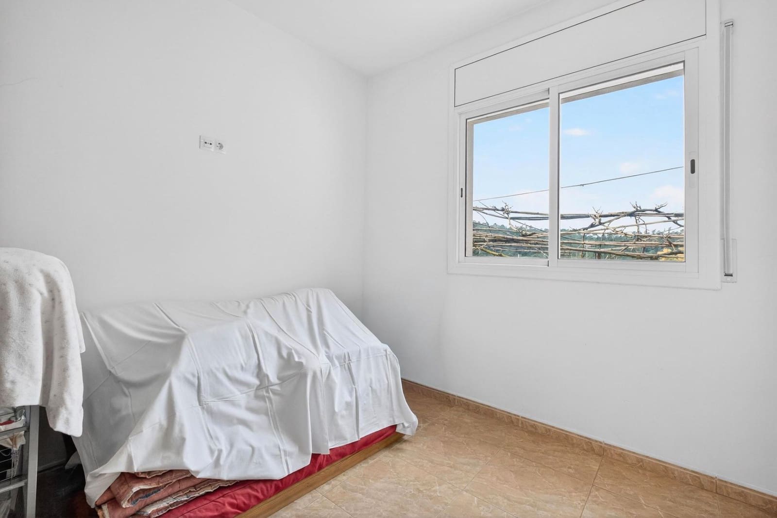 4 bedroom Villa for sale in Lloret de Mar with garage - € 269,000 (Ref: 9715237)